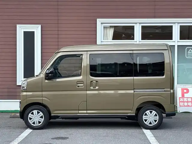 ダイハツ アトレー バン RS 栃木県 2024(令6)年 0.6万km オフビートカーキM スマートアシスト/アダプティブクルーズコントロール/レーンキープコントロール/アダプティブドライビングビーム/オートライト/LEDヘッドラライト/LEDフォグランプ/コーナーセンサー/両側パワースライドドア/プッシュスタート/スマートキー/電動格納ミラー/オートエアコン/リヤヒーター/ポップアップ機構付リヤガラス/サンサンバー(D席バニティミラー付)/オーバーヘッドシェルフ/アクセサリーソケット/大型LED荷室灯