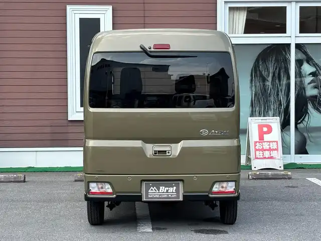 ダイハツ アトレー バン RS 栃木県 2024(令6)年 0.6万km オフビートカーキM スマートアシスト/アダプティブクルーズコントロール/レーンキープコントロール/アダプティブドライビングビーム/オートライト/LEDヘッドラライト/LEDフォグランプ/コーナーセンサー/両側パワースライドドア/プッシュスタート/スマートキー/電動格納ミラー/オートエアコン/リヤヒーター/ポップアップ機構付リヤガラス/サンサンバー(D席バニティミラー付)/オーバーヘッドシェルフ/アクセサリーソケット/大型LED荷室灯