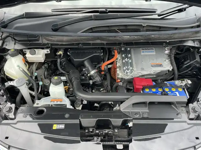 日産 セレナ e－パワー ハイウェイスター V 滋賀県 2022(令4)年 2.5万km ダイヤモンドブラック carrozzeriaナビ/(Bluetooth/フルセグ/CD/DVD/HDMI)/プロパイロット/・インテリジェントクルーズコントロール/衝突軽減ブレーキ/レーンキープアシスト/アラウンドビューモニター/ブラインドスポットモニター/標識認識/両側電動スライドドア/電動パーキング/ブレーキホールド/Autoハイビーム/LEDオートライト/デジタルインナーミラー/コーナーセンサー/防水シート/スペアキー/ドアバイザー