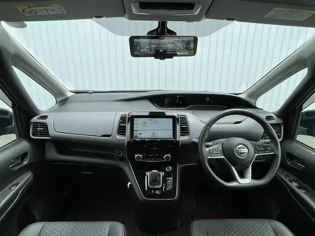 日産 セレナ e－パワー ハイウェイスター V 滋賀県 2022(令4)年 2.5万km ダイヤモンドブラック carrozzeriaナビ/(Bluetooth/フルセグ/CD/DVD/HDMI)/プロパイロット/・インテリジェントクルーズコントロール/衝突軽減ブレーキ/レーンキープアシスト/アラウンドビューモニター/ブラインドスポットモニター/標識認識/両側電動スライドドア/電動パーキング/ブレーキホールド/Autoハイビーム/LEDオートライト/デジタルインナーミラー/コーナーセンサー/防水シート/スペアキー/ドアバイザー