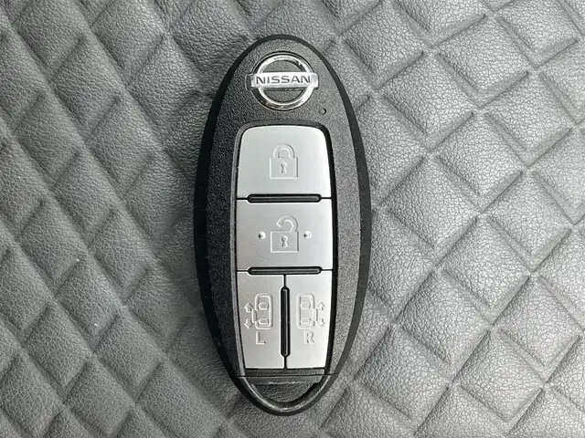 日産 セレナ e－パワー ハイウェイスター V 滋賀県 2022(令4)年 2.5万km ダイヤモンドブラック carrozzeriaナビ/(Bluetooth/フルセグ/CD/DVD/HDMI)/プロパイロット/・インテリジェントクルーズコントロール/衝突軽減ブレーキ/レーンキープアシスト/アラウンドビューモニター/ブラインドスポットモニター/標識認識/両側電動スライドドア/電動パーキング/ブレーキホールド/Autoハイビーム/LEDオートライト/デジタルインナーミラー/コーナーセンサー/防水シート/スペアキー/ドアバイザー