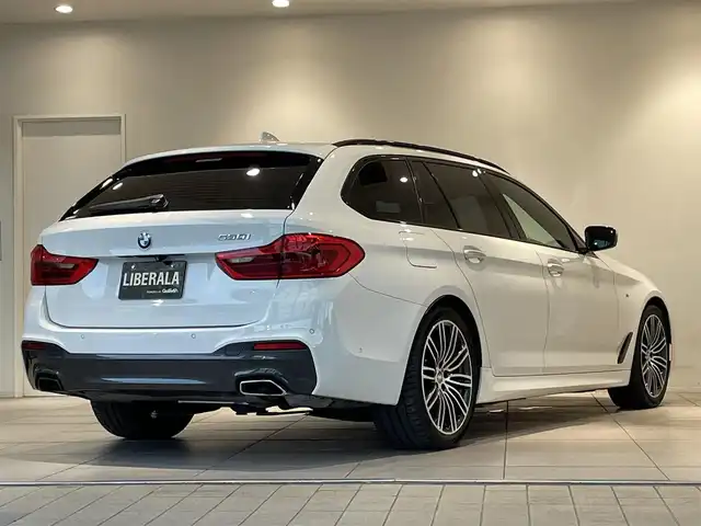 ＢＭＷ ５３０ｉ ツーリング Mスポーツ 愛知県 2017(平29)年 5.8万km アルピンホワイトⅢ パノラミックＳ／Ｒ　/ブラックレザーシート　/全席シートヒーター　/純正ナビ　/Ｂｌｕｅｔｏｏｔｈ　/フルセグＴＶ　/バックカメラ　/インテリジェントセーフティー/ＡＣＣ　/ＬＫＡ　/ＰＤＣ　/ドライブレコーダー　/ＥＴＣ/パワーバックドア/プッシュスタート/ウィンカーミラー/アイドリングストップ