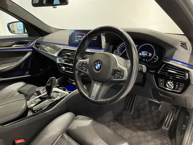ＢＭＷ ５３０ｉ ツーリング Mスポーツ 愛知県 2017(平29)年 5.8万km アルピンホワイトⅢ パノラミックＳ／Ｒ　/ブラックレザーシート　/全席シートヒーター　/純正ナビ　/Ｂｌｕｅｔｏｏｔｈ　/フルセグＴＶ　/バックカメラ　/インテリジェントセーフティー/ＡＣＣ　/ＬＫＡ　/ＰＤＣ　/ドライブレコーダー　/ＥＴＣ/パワーバックドア/プッシュスタート/ウィンカーミラー/アイドリングストップ