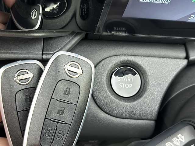 日産 セレナ e－パワー ハイウェイスター V 大阪府 2025(令7)年 0.1千km プリズムホワイト 登録済未使用車/純正ナビ/・フルセグTV/・Bluetooth/・HDMI/・USB接続/プロパイロット/ブラインドスポットモニター/アラウンドビューモニター/衝突軽減システム/オートマチックハイビーム/ハンドル支援/置く充電/ビルトインETC/保証書/取扱説明書/点検記録簿