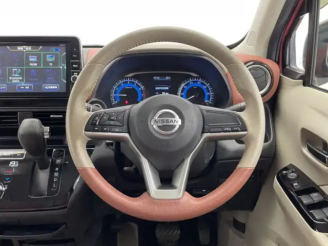 日産 デイズ ボレロ 栃木県 2019(平31)年 5.3万km ピンクⅡ 純正9インチナビ(MM318D-L)/(フルセグTV・Bluetooth・CD・DVD・USB)/全方位カメラ/バックカメラ/衝突軽減ブレーキ/前後コーナーセンサー/ETC/アイドリングストップ/ハロゲンヘッドランプ/オートライト/純正アルミホイール/純正フロアマット/スマートキー/スペアキー1本/ハーフレザーシート