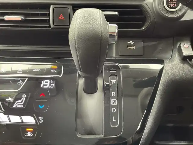 日産 デイズ ボレロ 栃木県 2019(平31)年 5.3万km ピンクⅡ 純正9インチナビ(MM318D-L)/(フルセグTV・Bluetooth・CD・DVD・USB)/全方位カメラ/バックカメラ/衝突軽減ブレーキ/前後コーナーセンサー/ETC/アイドリングストップ/ハロゲンヘッドランプ/オートライト/純正アルミホイール/純正フロアマット/スマートキー/スペアキー1本/ハーフレザーシート