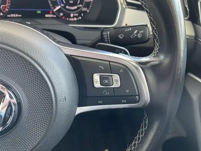 フォルクスワーゲン アルテオン Rライン 4M アドバンス 千葉県 2018(平30)年 6.1万km ターメリックイエロー Rライン/ターボ/サンルーフ（開閉可能）/黒革シート/プリクラッシュブレーキシステム/アダプティブクルーズコントロール/レーンキープアシスト/レーンチェンジアシストシステム/アラウンドビューカメラ/駐車支援システム/パークディスタントコントロール/LED ヘッドライト/シートマッサージ機能（運転席）/純正”Discover Pro”9.2インチナビ/・DVD/CD/BTオーディオ/フルセグTV/ラジオ/電動リアゲート/シートヒーター/ETC2.0/オートホールド/スマートキー/プッシュスタート/ドライブレコーダー/LEDヘッドランプ/保証書/取説/スペアキー