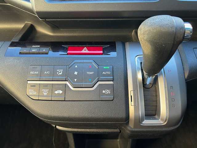 ホンダ ステップワゴン スパーダ Z HDDナビED 東京都 2011(平23)年 3.9万km プレミアムブラキッシュパール 純正ナビ/(フルセグTV/DVD/CD/USB)/フリップダウンモニター(Gahter)/両側パワースライドドア/バックカメラ/ETC/前ドライブレコーダー/純正フロアマット/電格ミラー/ステアリングスイッチ/保証書/ワンオーナー/スペアキー1本