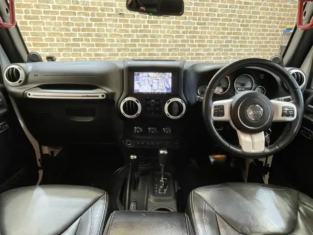 クライスラー・ジープ ジープ ラングラー アンリミテッド ポーラED 岩手県 2014(平26)年 11万km ブライトホワイト 150台限定車/トランスファー付き４WD/専用ブラックレザーシート/ホワイトパールインテリア/ボディ同色ハードタイヤカバー/ALPINE製プレミアムスピーカー/前席シートヒーター/ラバーフロアマット/クルーズコントロール/MTモード付AT/ヒルディセントコントロール/オートエアコン/自動防眩ミラー/ストラーダナビ/フルセグTV/バックカメラ・サイドカメラ/ETC/ステアリングスイッチ/オートライト/フォグランプ/純正18インチアルミホイール