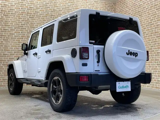 クライスラー・ジープ ジープ ラングラー アンリミテッド ポーラED 岩手県 2014(平26)年 11万km ブライトホワイト 150台限定車/トランスファー付き４WD/専用ブラックレザーシート/ホワイトパールインテリア/ボディ同色ハードタイヤカバー/ALPINE製プレミアムスピーカー/前席シートヒーター/ラバーフロアマット/クルーズコントロール/MTモード付AT/ヒルディセントコントロール/オートエアコン/自動防眩ミラー/ストラーダナビ/フルセグTV/バックカメラ・サイドカメラ/ETC/ステアリングスイッチ/オートライト/フォグランプ/純正18インチアルミホイール