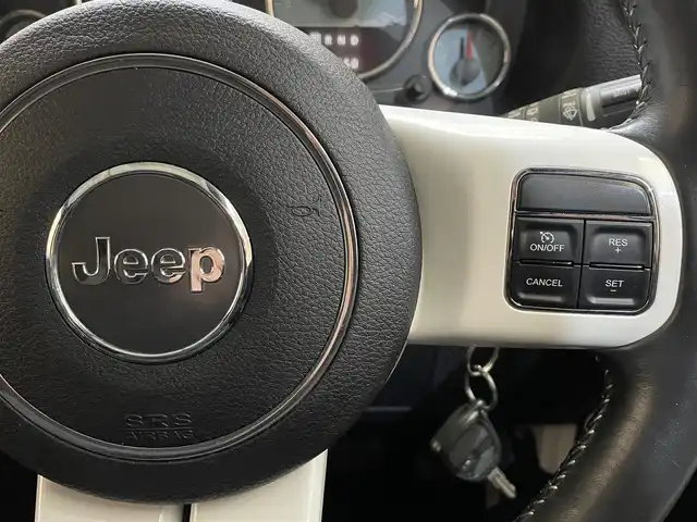 クライスラー・ジープ ジープ ラングラー アンリミテッド ポーラED 岩手県 2014(平26)年 11万km ブライトホワイト 150台限定車/トランスファー付き４WD/専用ブラックレザーシート/ホワイトパールインテリア/ボディ同色ハードタイヤカバー/ALPINE製プレミアムスピーカー/前席シートヒーター/ラバーフロアマット/クルーズコントロール/MTモード付AT/ヒルディセントコントロール/オートエアコン/自動防眩ミラー/ストラーダナビ/フルセグTV/バックカメラ・サイドカメラ/ETC/ステアリングスイッチ/オートライト/フォグランプ/純正18インチアルミホイール