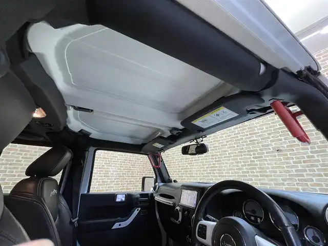 クライスラー・ジープ ジープ ラングラー アンリミテッド ポーラED 岩手県 2014(平26)年 11万km ブライトホワイト 150台限定車/トランスファー付き４WD/専用ブラックレザーシート/ホワイトパールインテリア/ボディ同色ハードタイヤカバー/ALPINE製プレミアムスピーカー/前席シートヒーター/ラバーフロアマット/クルーズコントロール/MTモード付AT/ヒルディセントコントロール/オートエアコン/自動防眩ミラー/ストラーダナビ/フルセグTV/バックカメラ・サイドカメラ/ETC/ステアリングスイッチ/オートライト/フォグランプ/純正18インチアルミホイール