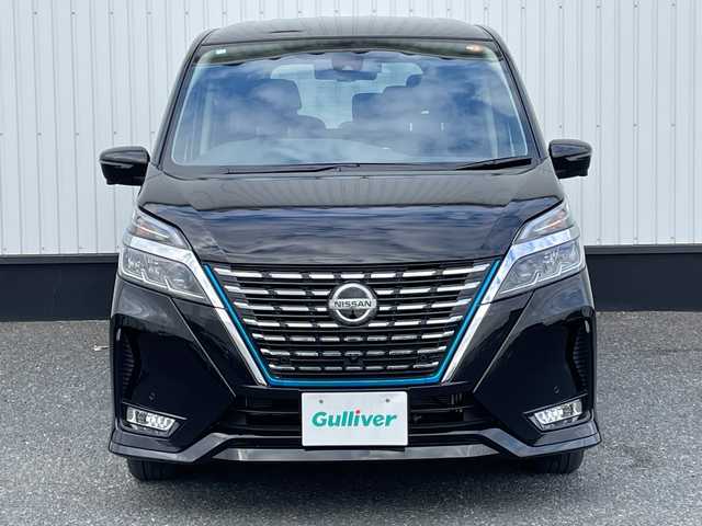 日産 セレナ e－パワー ハイウェイスター V 千葉県 2022(令4)年 0.7万km ダイヤモンドブラック 純正10インチナビ/(フルセグTV/BT/CD/DVD/FM/AM/Blu-ray)/全周囲カメラ/デジタルインナーミラー/プロパイロット/ナビ連動前後ドライブレコーダー/純正フリップダウンモニター/ブラインドスポットモニター/衝突被害軽減システム/車線逸脱警報/両側パワースライドドア/ハンズフリーオートスライドドア/横滑り防止装置/ビルトインETC2.0/アイドリングストップ/LEDヘッドライト/フォグランプ/オートライト/ウィンカーミラー/電動格納ミラー/純正15インチAW/シートリフター/電子制御パーキング/オートホールド/プッシュスタート/スマートキー/フロアマット/スペアキー/取扱説明書/保証書