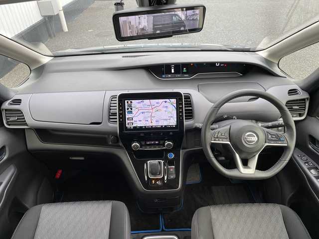 日産 セレナ e－パワー ハイウェイスター V 千葉県 2022(令4)年 0.7万km ダイヤモンドブラック 純正10インチナビ/(フルセグTV/BT/CD/DVD/FM/AM/Blu-ray)/全周囲カメラ/デジタルインナーミラー/プロパイロット/ナビ連動前後ドライブレコーダー/純正フリップダウンモニター/ブラインドスポットモニター/衝突被害軽減システム/車線逸脱警報/両側パワースライドドア/ハンズフリーオートスライドドア/横滑り防止装置/ビルトインETC2.0/アイドリングストップ/LEDヘッドライト/フォグランプ/オートライト/ウィンカーミラー/電動格納ミラー/純正15インチAW/シートリフター/電子制御パーキング/オートホールド/プッシュスタート/スマートキー/フロアマット/スペアキー/取扱説明書/保証書