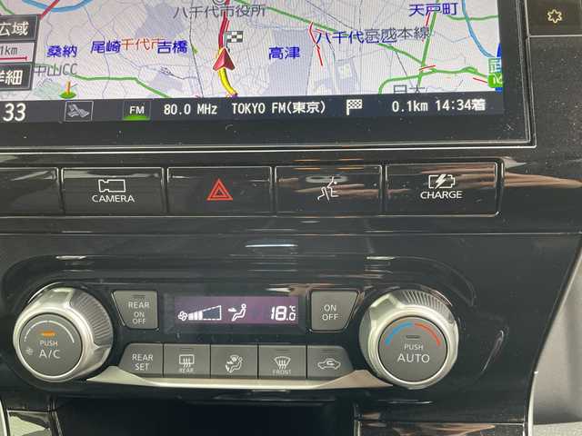 日産 セレナ e－パワー ハイウェイスター V 千葉県 2022(令4)年 0.7万km ダイヤモンドブラック 純正10インチナビ/(フルセグTV/BT/CD/DVD/FM/AM/Blu-ray)/全周囲カメラ/デジタルインナーミラー/プロパイロット/ナビ連動前後ドライブレコーダー/純正フリップダウンモニター/ブラインドスポットモニター/衝突被害軽減システム/車線逸脱警報/両側パワースライドドア/ハンズフリーオートスライドドア/横滑り防止装置/ビルトインETC2.0/アイドリングストップ/LEDヘッドライト/フォグランプ/オートライト/ウィンカーミラー/電動格納ミラー/純正15インチAW/シートリフター/電子制御パーキング/オートホールド/プッシュスタート/スマートキー/フロアマット/スペアキー/取扱説明書/保証書