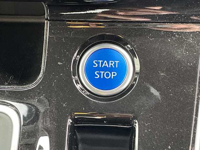 日産 セレナ e－パワー ハイウェイスター V 千葉県 2022(令4)年 0.7万km ダイヤモンドブラック 純正10インチナビ/(フルセグTV/BT/CD/DVD/FM/AM/Blu-ray)/全周囲カメラ/デジタルインナーミラー/プロパイロット/ナビ連動前後ドライブレコーダー/純正フリップダウンモニター/ブラインドスポットモニター/衝突被害軽減システム/車線逸脱警報/両側パワースライドドア/ハンズフリーオートスライドドア/横滑り防止装置/ビルトインETC2.0/アイドリングストップ/LEDヘッドライト/フォグランプ/オートライト/ウィンカーミラー/電動格納ミラー/純正15インチAW/シートリフター/電子制御パーキング/オートホールド/プッシュスタート/スマートキー/フロアマット/スペアキー/取扱説明書/保証書