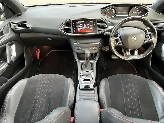 プジョー ３０８ GTライン 岡山県 2015(平27)年 9万km ペルラネラブラック 登録時走行距離 90017km/禁煙車/DENONサウンドシステム/純正ナビ/　(CD//Bluetooth)/バックカメラ/クルーズコントロール(追従走行あり)/Inter-vehicle time/後側方車両検知警報(Blind spot Monit0ring)/Parking sensors/ETC/革巻きステアリング/ステアリングスイッチ/パドルシフト/MTモード付きAT/純正LEDヘッドライト/フォグライト/オートライト/プッシュスタート/スマートキー/スペアキー/アイドリングストップ/純正アルミホイール 18インチ/ドアバイザー/電動格納ミラー/純正フロアマット/横滑防止装置/盗難防止装置/取扱説明書/保証書