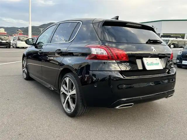 プジョー ３０８ GTライン 岡山県 2015(平27)年 9万km ペルラネラブラック 登録時走行距離 90017km/禁煙車/DENONサウンドシステム/純正ナビ/　(CD//Bluetooth)/バックカメラ/クルーズコントロール(追従走行あり)/Inter-vehicle time/後側方車両検知警報(Blind spot Monit0ring)/Parking sensors/ETC/革巻きステアリング/ステアリングスイッチ/パドルシフト/MTモード付きAT/純正LEDヘッドライト/フォグライト/オートライト/プッシュスタート/スマートキー/スペアキー/アイドリングストップ/純正アルミホイール 18インチ/ドアバイザー/電動格納ミラー/純正フロアマット/横滑防止装置/盗難防止装置/取扱説明書/保証書