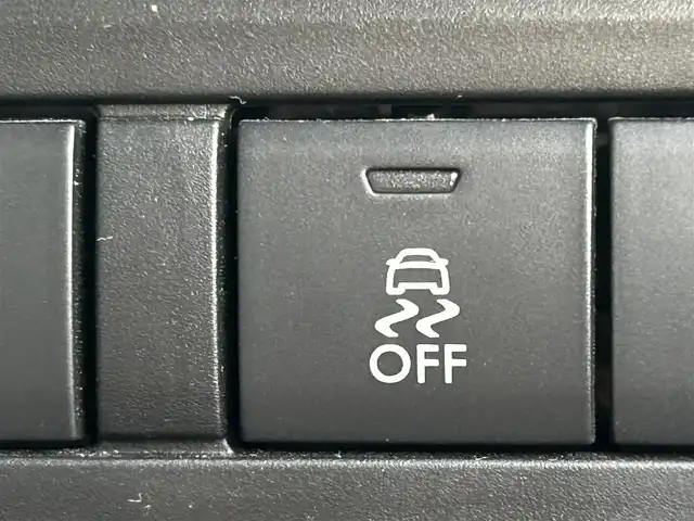 プジョー ３０８ GTライン 岡山県 2015(平27)年 9万km ペルラネラブラック 登録時走行距離 90017km/禁煙車/DENONサウンドシステム/純正ナビ/　(CD//Bluetooth)/バックカメラ/クルーズコントロール(追従走行あり)/Inter-vehicle time/後側方車両検知警報(Blind spot Monit0ring)/Parking sensors/ETC/革巻きステアリング/ステアリングスイッチ/パドルシフト/MTモード付きAT/純正LEDヘッドライト/フォグライト/オートライト/プッシュスタート/スマートキー/スペアキー/アイドリングストップ/純正アルミホイール 18インチ/ドアバイザー/電動格納ミラー/純正フロアマット/横滑防止装置/盗難防止装置/取扱説明書/保証書