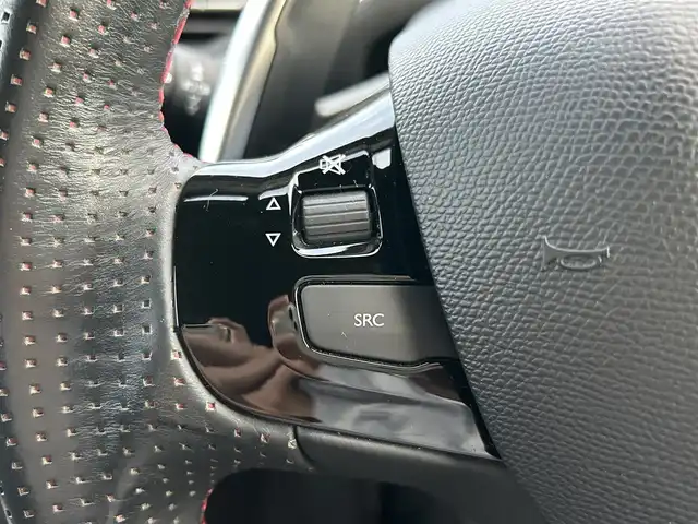 プジョー ３０８ GTライン 岡山県 2015(平27)年 9万km ペルラネラブラック 登録時走行距離 90017km/禁煙車/DENONサウンドシステム/純正ナビ/　(CD//Bluetooth)/バックカメラ/クルーズコントロール(追従走行あり)/Inter-vehicle time/後側方車両検知警報(Blind spot Monit0ring)/Parking sensors/ETC/革巻きステアリング/ステアリングスイッチ/パドルシフト/MTモード付きAT/純正LEDヘッドライト/フォグライト/オートライト/プッシュスタート/スマートキー/スペアキー/アイドリングストップ/純正アルミホイール 18インチ/ドアバイザー/電動格納ミラー/純正フロアマット/横滑防止装置/盗難防止装置/取扱説明書/保証書