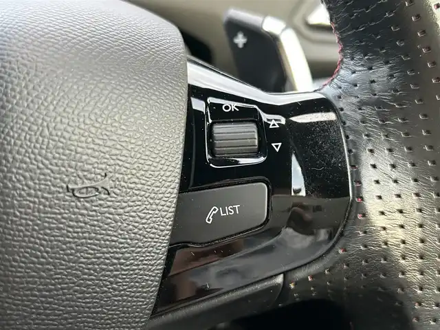 プジョー ３０８ GTライン 岡山県 2015(平27)年 9万km ペルラネラブラック 登録時走行距離 90017km/禁煙車/DENONサウンドシステム/純正ナビ/　(CD//Bluetooth)/バックカメラ/クルーズコントロール(追従走行あり)/Inter-vehicle time/後側方車両検知警報(Blind spot Monit0ring)/Parking sensors/ETC/革巻きステアリング/ステアリングスイッチ/パドルシフト/MTモード付きAT/純正LEDヘッドライト/フォグライト/オートライト/プッシュスタート/スマートキー/スペアキー/アイドリングストップ/純正アルミホイール 18インチ/ドアバイザー/電動格納ミラー/純正フロアマット/横滑防止装置/盗難防止装置/取扱説明書/保証書