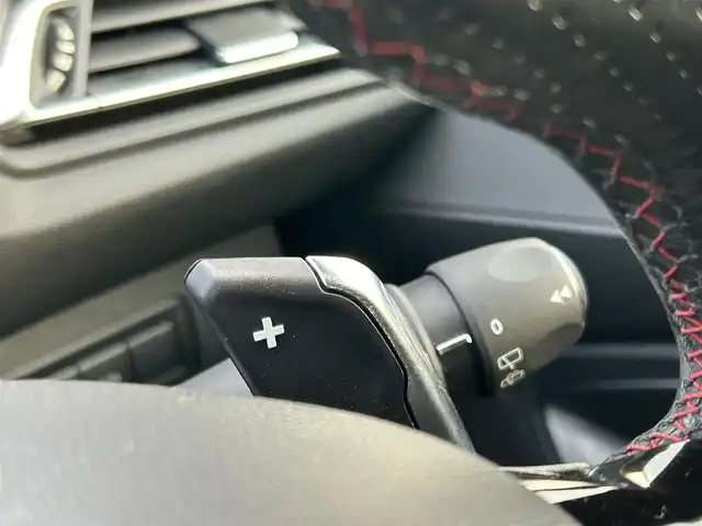 プジョー ３０８ GTライン 岡山県 2015(平27)年 9万km ペルラネラブラック 登録時走行距離 90017km/禁煙車/DENONサウンドシステム/純正ナビ/　(CD//Bluetooth)/バックカメラ/クルーズコントロール(追従走行あり)/Inter-vehicle time/後側方車両検知警報(Blind spot Monit0ring)/Parking sensors/ETC/革巻きステアリング/ステアリングスイッチ/パドルシフト/MTモード付きAT/純正LEDヘッドライト/フォグライト/オートライト/プッシュスタート/スマートキー/スペアキー/アイドリングストップ/純正アルミホイール 18インチ/ドアバイザー/電動格納ミラー/純正フロアマット/横滑防止装置/盗難防止装置/取扱説明書/保証書