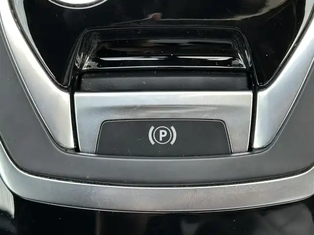 プジョー ３０８ GTライン 岡山県 2015(平27)年 9万km ペルラネラブラック 登録時走行距離 90017km/禁煙車/DENONサウンドシステム/純正ナビ/　(CD//Bluetooth)/バックカメラ/クルーズコントロール(追従走行あり)/Inter-vehicle time/後側方車両検知警報(Blind spot Monit0ring)/Parking sensors/ETC/革巻きステアリング/ステアリングスイッチ/パドルシフト/MTモード付きAT/純正LEDヘッドライト/フォグライト/オートライト/プッシュスタート/スマートキー/スペアキー/アイドリングストップ/純正アルミホイール 18インチ/ドアバイザー/電動格納ミラー/純正フロアマット/横滑防止装置/盗難防止装置/取扱説明書/保証書