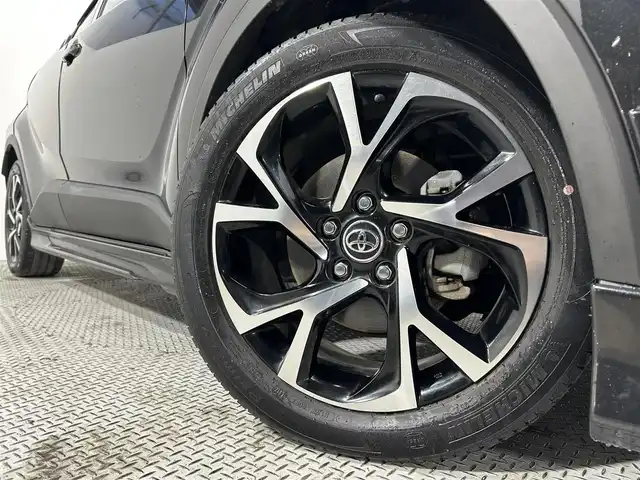 トヨタ Ｃ－ＨＲ G 大阪府 2017(平29)年 1万km ブラックマイカ モデリスタエアロ　9型ナビ　バックカメラ　Bluetooth　フルセグTV DVD再生　トヨタセーフティーセンス　レーダークルーズ　BSM シートヒーター　オートライト　LEDヘッドライト　スマートキー2本