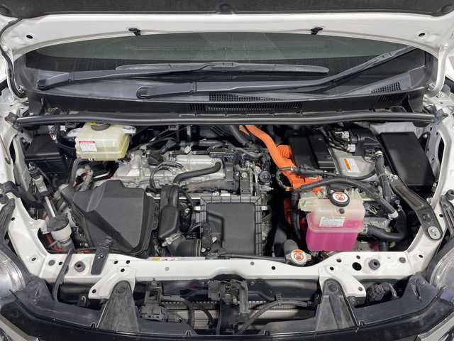 トヨタ エスクァイア ハイブリッド Gi 神奈川県 2019(平31)年 6.5万km ホワイトパールクリスタルシャイン セーフティーセンスC/純正10インチSDナビ（NSZN-Z68T）/TRDエアロ/ドライブレコーダー/両側パワースライドドア/レザーシート/シートヒーター/バックカメラ/クルーズコントロール/フリップダウンモニター/レザーシート/ETC/アイドリングストップ/LEDヘッドライト/フォグランプ/オートライト/ウィンカーミラー/電動格納ミラー/純正15インチAW/プッシュスタート/スマートキー/フロアマット