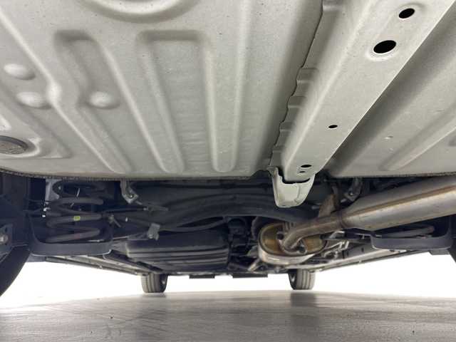 トヨタ エスクァイア ハイブリッド Gi 神奈川県 2019(平31)年 6.5万km ホワイトパールクリスタルシャイン セーフティーセンスC/純正10インチSDナビ（NSZN-Z68T）/TRDエアロ/ドライブレコーダー/両側パワースライドドア/レザーシート/シートヒーター/バックカメラ/クルーズコントロール/フリップダウンモニター/レザーシート/ETC/アイドリングストップ/LEDヘッドライト/フォグランプ/オートライト/ウィンカーミラー/電動格納ミラー/純正15インチAW/プッシュスタート/スマートキー/フロアマット