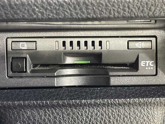 トヨタ エスクァイア ハイブリッド Gi 神奈川県 2019(平31)年 6.5万km ホワイトパールクリスタルシャイン セーフティーセンスC/純正10インチSDナビ（NSZN-Z68T）/TRDエアロ/ドライブレコーダー/両側パワースライドドア/レザーシート/シートヒーター/バックカメラ/クルーズコントロール/フリップダウンモニター/レザーシート/ETC/アイドリングストップ/LEDヘッドライト/フォグランプ/オートライト/ウィンカーミラー/電動格納ミラー/純正15インチAW/プッシュスタート/スマートキー/フロアマット