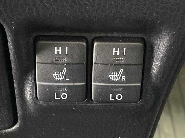 トヨタ エスクァイア ハイブリッド Gi 神奈川県 2019(平31)年 6.5万km ホワイトパールクリスタルシャイン セーフティーセンスC/純正10インチSDナビ（NSZN-Z68T）/TRDエアロ/ドライブレコーダー/両側パワースライドドア/レザーシート/シートヒーター/バックカメラ/クルーズコントロール/フリップダウンモニター/レザーシート/ETC/アイドリングストップ/LEDヘッドライト/フォグランプ/オートライト/ウィンカーミラー/電動格納ミラー/純正15インチAW/プッシュスタート/スマートキー/フロアマット