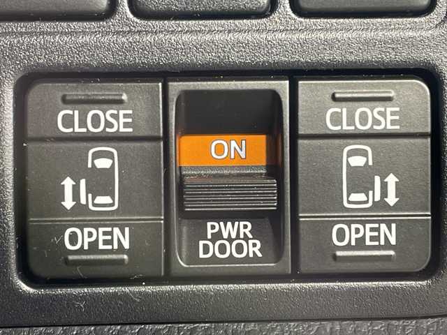 トヨタ エスクァイア ハイブリッド Gi 神奈川県 2019(平31)年 6.5万km ホワイトパールクリスタルシャイン セーフティーセンスC/純正10インチSDナビ（NSZN-Z68T）/TRDエアロ/ドライブレコーダー/両側パワースライドドア/レザーシート/シートヒーター/バックカメラ/クルーズコントロール/フリップダウンモニター/レザーシート/ETC/アイドリングストップ/LEDヘッドライト/フォグランプ/オートライト/ウィンカーミラー/電動格納ミラー/純正15インチAW/プッシュスタート/スマートキー/フロアマット