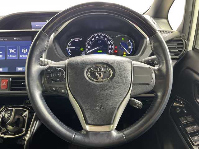 トヨタ エスクァイア ハイブリッド Gi 神奈川県 2019(平31)年 6.5万km ホワイトパールクリスタルシャイン セーフティーセンスC/純正10インチSDナビ（NSZN-Z68T）/TRDエアロ/ドライブレコーダー/両側パワースライドドア/レザーシート/シートヒーター/バックカメラ/クルーズコントロール/フリップダウンモニター/レザーシート/ETC/アイドリングストップ/LEDヘッドライト/フォグランプ/オートライト/ウィンカーミラー/電動格納ミラー/純正15インチAW/プッシュスタート/スマートキー/フロアマット