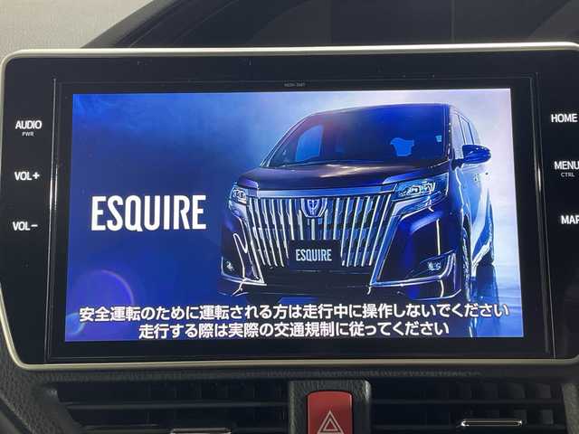 トヨタ エスクァイア ハイブリッド Gi 神奈川県 2019(平31)年 6.5万km ホワイトパールクリスタルシャイン セーフティーセンスC/純正10インチSDナビ（NSZN-Z68T）/TRDエアロ/ドライブレコーダー/両側パワースライドドア/レザーシート/シートヒーター/バックカメラ/クルーズコントロール/フリップダウンモニター/レザーシート/ETC/アイドリングストップ/LEDヘッドライト/フォグランプ/オートライト/ウィンカーミラー/電動格納ミラー/純正15インチAW/プッシュスタート/スマートキー/フロアマット