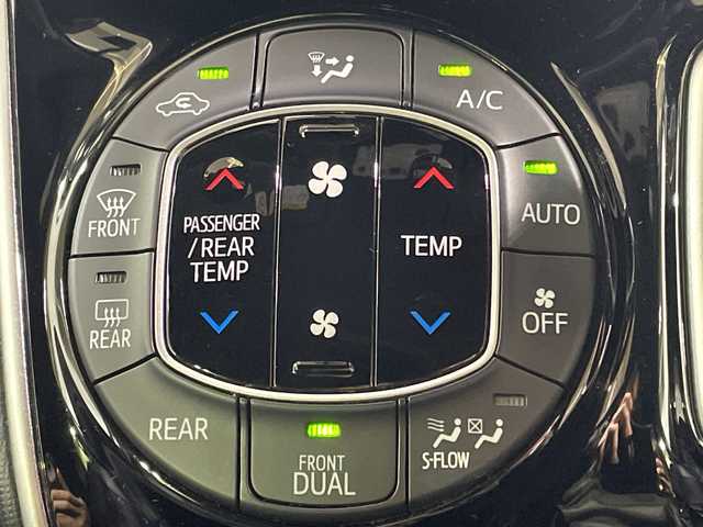 トヨタ エスクァイア ハイブリッド Gi 神奈川県 2019(平31)年 6.5万km ホワイトパールクリスタルシャイン セーフティーセンスC/純正10インチSDナビ（NSZN-Z68T）/TRDエアロ/ドライブレコーダー/両側パワースライドドア/レザーシート/シートヒーター/バックカメラ/クルーズコントロール/フリップダウンモニター/レザーシート/ETC/アイドリングストップ/LEDヘッドライト/フォグランプ/オートライト/ウィンカーミラー/電動格納ミラー/純正15インチAW/プッシュスタート/スマートキー/フロアマット