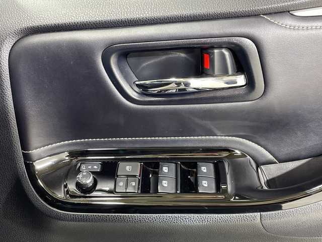 トヨタ エスクァイア ハイブリッド Gi 神奈川県 2019(平31)年 6.5万km ホワイトパールクリスタルシャイン セーフティーセンスC/純正10インチSDナビ（NSZN-Z68T）/TRDエアロ/ドライブレコーダー/両側パワースライドドア/レザーシート/シートヒーター/バックカメラ/クルーズコントロール/フリップダウンモニター/レザーシート/ETC/アイドリングストップ/LEDヘッドライト/フォグランプ/オートライト/ウィンカーミラー/電動格納ミラー/純正15インチAW/プッシュスタート/スマートキー/フロアマット