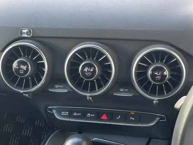 アウディ ＴＴクーペ 1．8TFSI 1st E 山梨県 2016(平28)年 5.3万km グレイシアホワイトメタリック Ｓラインエクステリア　/ＬＥＤ　/バーチャルＣＰ　/ＭＭＩナビ　/Ｂカメラ　/アシスタンスＰ　/フルセグＴＶ　/ＢＴ　/ＭＴ付ＡＴ　/ＥＴＣ　/ＡＡＣ　/クルコン　/スマートＫ　/取説　/保証書　/スペアＫ