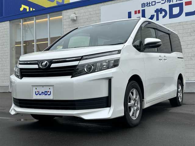 トヨタ ヴォクシー X 道央・札幌 2015(平27)年 10.6万km ホワイトパールクリスタルシャイン (株)IDOMが運営する【じしゃロン旭川店】の自社ローン専用車両になります。こちらは現金またはオートローンご利用時の価格です。自社ローンご希望の方は別途その旨お申付け下さい/　/・社外ナビ（CD/DVD/SD/BT/ワンセグ）/・ビルトインETC/・片側パワースライドドア/・社外ドライブレコーダー/・アイドリングストップ/・社外AWスタッドレス積込 195/65R15/・取扱説明書