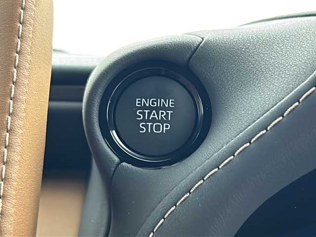 トヨタ ヴェルファイア Z プレミア 岐阜県 2024(令6)年 0.1万km プラチナホワイトパールマイカ ワンオーナー/トヨタセーフティセンス/・プリクラッシュセーフティ/・緊急時操舵支援/・フロントクロストラフィックアラート/・レーンチェンジアシスト/・レーントレーシングアシスト＋レーンディパーチャーアラート/・レーダークルーズコントロール（全車速追従機能付）/・ロードサインアシスト/・ドライバー異常時対応システム/・プロアクティブドライビングアシスト/・発進遅れ告知機能/ブラインドスポットモニター/安心降車アシスト/車両接近通報装置/トヨタチームメイト/・アドバンストパーク/パーキングサポートブレーキ/純正14インチディスプレイオーディオ/・ナビ/フルセグTV/Bluetooth/HDMI/USB/パノラミックビューモニター/純正フリップダウンモニター/左右独立ムーンルーフ/本革シート/・シートヒーター/・ベンチレーション/両側パワースライドドア/ユニバーサルステップ/パワーバックドア/デジタルインナーミラー/ステアリングスイッチ/アクセサリーコンセント（AC100V・100W）/おくだけ充電/純正フロアマット/おくだけ充電