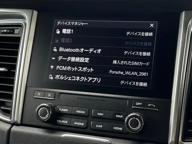 ポルシェ マカン S 山梨県 2016(平28)年 6.9万km 白 黒半革/純正PCMナビ/ポルシェエントリー/バックカメラ/Bluetooth/HIDヘッドライト/オートライト/ETC2.0/サイドカメラ/電動リアゲート/コーナーセンサー/レーンキープ/純正18インチAW/スペアキー/保証書