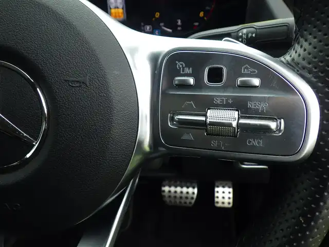 メルセデス・ベンツ ＧＬＡ２００ｄ 4マチック AMGライン 千葉県 2021(令3)年 2.5万km コスモスブラック アクティブブレーキアシスト/アクティブレーンキーピングアシスト/レーンチェンジアシスト/ブラインドスポットアシスト/アテンションアシスト/ヘッドアップディスプレイ/ディストロニック/パワーバックドア/黒/グレーコンビレザーシート/前席パワーシート/シートヒーター/純正HDDナビ/地デジTV/【Bluetooth接続】/360°カメラ/革巻きステアリング/ステアリングスイッチ/パドルシフト/ETC（2.0）/LEDヘッドライト/ウインカーミラー/パークトロニック/純正19インチアルミホイル/サイド/カーテンエアバッグ/キーレスゴー
