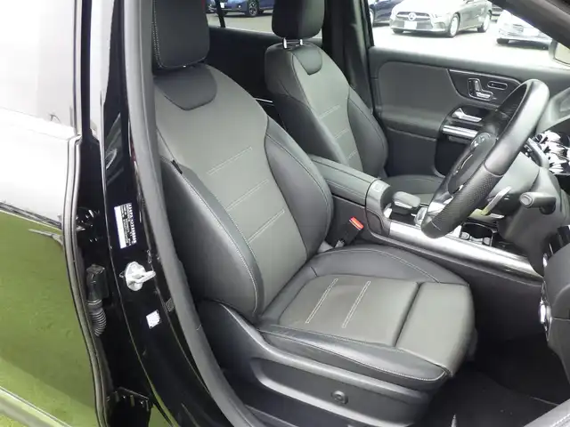 メルセデス・ベンツ ＧＬＡ２００ｄ 4マチック AMGライン 千葉県 2021(令3)年 2.5万km コスモスブラック アクティブブレーキアシスト/アクティブレーンキーピングアシスト/レーンチェンジアシスト/ブラインドスポットアシスト/アテンションアシスト/ヘッドアップディスプレイ/ディストロニック/パワーバックドア/黒/グレーコンビレザーシート/前席パワーシート/シートヒーター/純正HDDナビ/地デジTV/【Bluetooth接続】/360°カメラ/革巻きステアリング/ステアリングスイッチ/パドルシフト/ETC（2.0）/LEDヘッドライト/ウインカーミラー/パークトロニック/純正19インチアルミホイル/サイド/カーテンエアバッグ/キーレスゴー