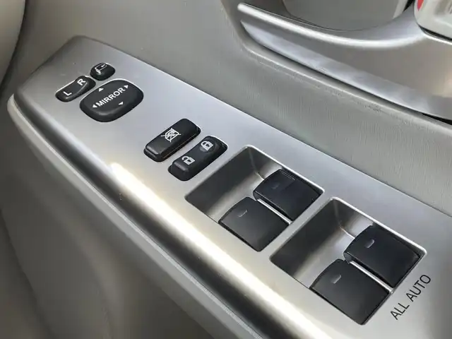 トヨタ プリウス α S ツーリングセレクション 三重県 2012(平24)年 9.1万km ホワイトパールクリスタルシャイン (株)IDOMが運営する【じしゃロン四日市店】の自社ローン専用車両になります。こちらは現金またはオートローンご利用時の価格です。自社ローンご希望の方は別途その旨お申付け下さい/純正SDナビ（CD/DVD/AM/FM/BT）/前後コーナーセンサー/前後ドライブレコーダー/バックカメラ/フルセグTV/レザーシートカバー/バックカメラ/助手席リフトアップシートタイプB/手動車いす用収納装置
