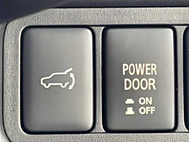 三菱 デリカＤ：５ シャモニー 岐阜県 2025(令7)年 0.1千km グラファイトグレーメタリック/ブラックマイカ 登録済み未使用車/4WD　/オリジナルナビ取付パッケージ＋リアモニター取付パッケージ/レーダークルーズコントロール/ブラインドスポットビューモニター/両側パワースライドドア/パワーシート（運転席）/前席シートヒーター/ハーフレザーシート/ステアリングヒート/ステアリングスイッチ/パドルシフト/パワーバックドア/オートLEDライト/スペアキー/電動パーキング