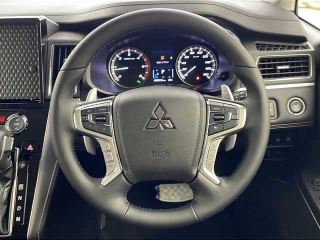 三菱 デリカＤ：５ シャモニー 岐阜県 2025(令7)年 0.1千km グラファイトグレーメタリック/ブラックマイカ 登録済み未使用車/4WD　/オリジナルナビ取付パッケージ＋リアモニター取付パッケージ/レーダークルーズコントロール/ブラインドスポットビューモニター/両側パワースライドドア/パワーシート（運転席）/前席シートヒーター/ハーフレザーシート/ステアリングヒート/ステアリングスイッチ/パドルシフト/パワーバックドア/オートLEDライト/スペアキー/電動パーキング