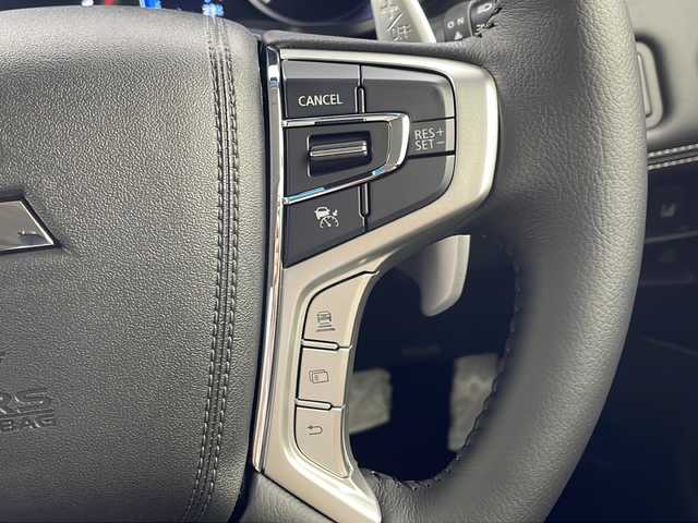 三菱 デリカＤ：５ シャモニー 岐阜県 2025(令7)年 0.1千km グラファイトグレーメタリック/ブラックマイカ 登録済み未使用車/4WD　/オリジナルナビ取付パッケージ＋リアモニター取付パッケージ/レーダークルーズコントロール/ブラインドスポットビューモニター/両側パワースライドドア/パワーシート（運転席）/前席シートヒーター/ハーフレザーシート/ステアリングヒート/ステアリングスイッチ/パドルシフト/パワーバックドア/オートLEDライト/スペアキー/電動パーキング