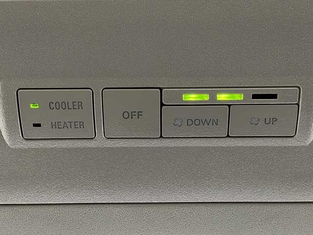 三菱 デリカＤ：５ シャモニー 岐阜県 2025(令7)年 0.1千km グラファイトグレーメタリック/ブラックマイカ 登録済み未使用車/4WD　/オリジナルナビ取付パッケージ＋リアモニター取付パッケージ/レーダークルーズコントロール/ブラインドスポットビューモニター/両側パワースライドドア/パワーシート（運転席）/前席シートヒーター/ハーフレザーシート/ステアリングヒート/ステアリングスイッチ/パドルシフト/パワーバックドア/オートLEDライト/スペアキー/電動パーキング