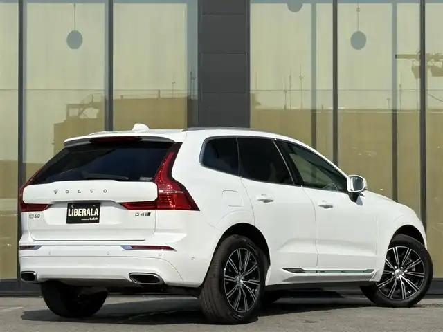 ボルボ ＸＣ６０ D4 AWD インスクリプション 石川県 2018(平30)年 4万km パール 純正ナビ/（DTV/Bluetooth）/衝突軽減ブレーキ/自動駐車機能/クルーズコントロール/レーンキープアシスト/全周囲カメラ/ブラインドスポットモニター/黒革シート/電動シート/メモリーシート/エアシート/シートヒーター/ステアリングヒーター/パワーバックドア/オートライト/LEDヘッドライト/フォグランプ/ウィンカーミラー/電動格納ミラー