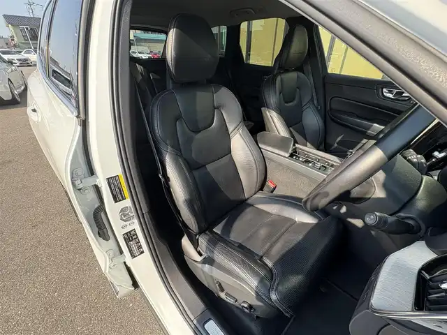 ボルボ ＸＣ６０ D4 AWD インスクリプション 石川県 2018(平30)年 4万km パール 純正ナビ/（DTV/Bluetooth）/衝突軽減ブレーキ/自動駐車機能/クルーズコントロール/レーンキープアシスト/全周囲カメラ/ブラインドスポットモニター/黒革シート/電動シート/メモリーシート/エアシート/シートヒーター/ステアリングヒーター/パワーバックドア/オートライト/LEDヘッドライト/フォグランプ/ウィンカーミラー/電動格納ミラー